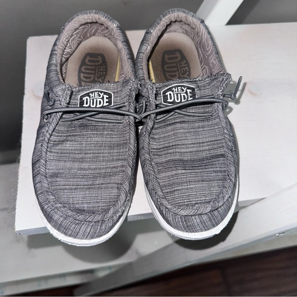Hey Dude Big Kids Gray Shoes size 1 - Picture 1 of 6